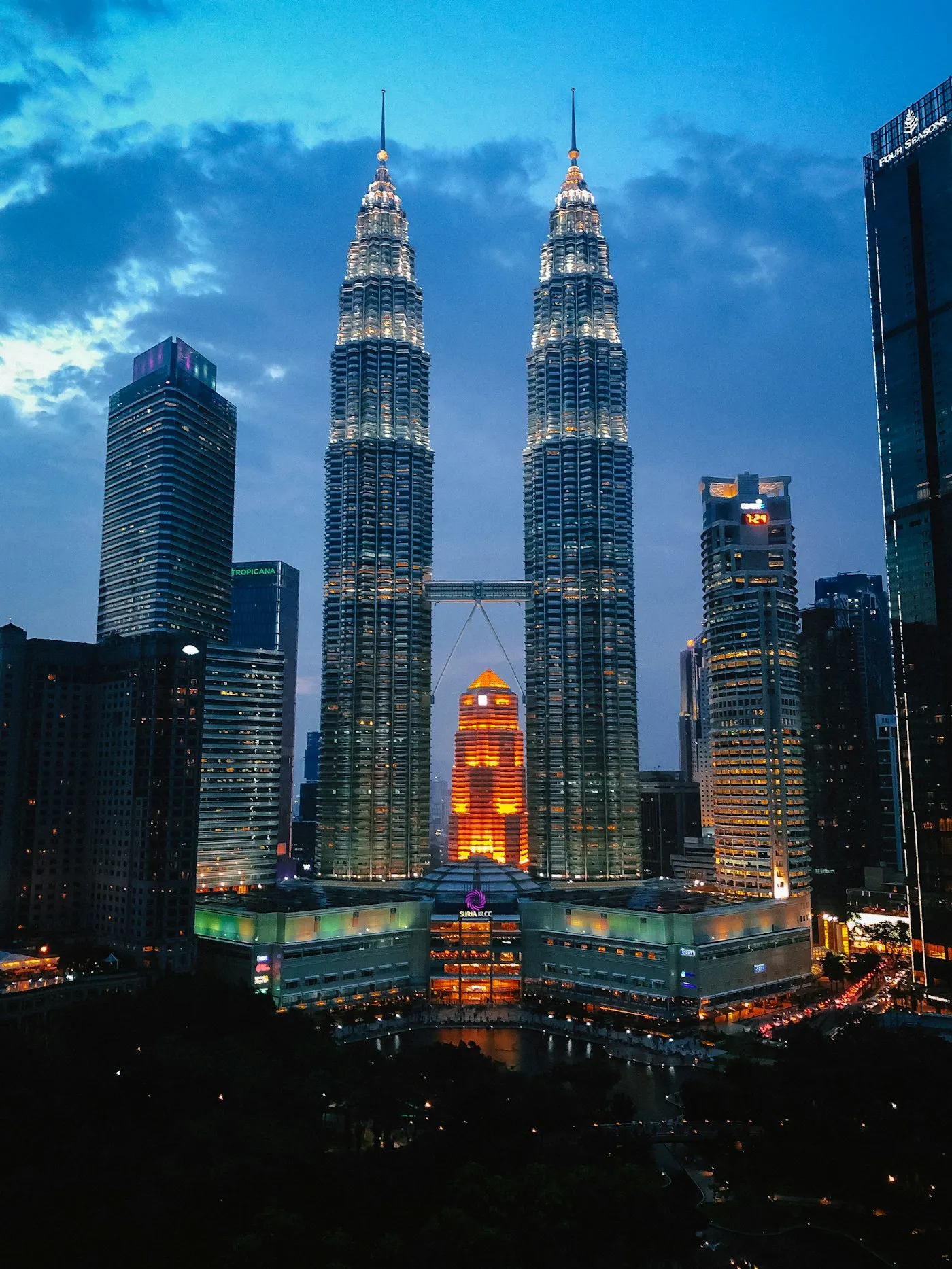 Petronas Towers in Kuala Lumpur bei Nacht